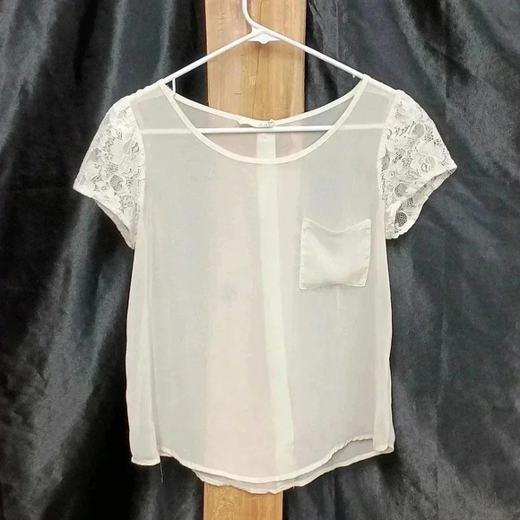 Cream colored lush cardigan with lacework sleeves and button up back like new - Picture 6 of 8